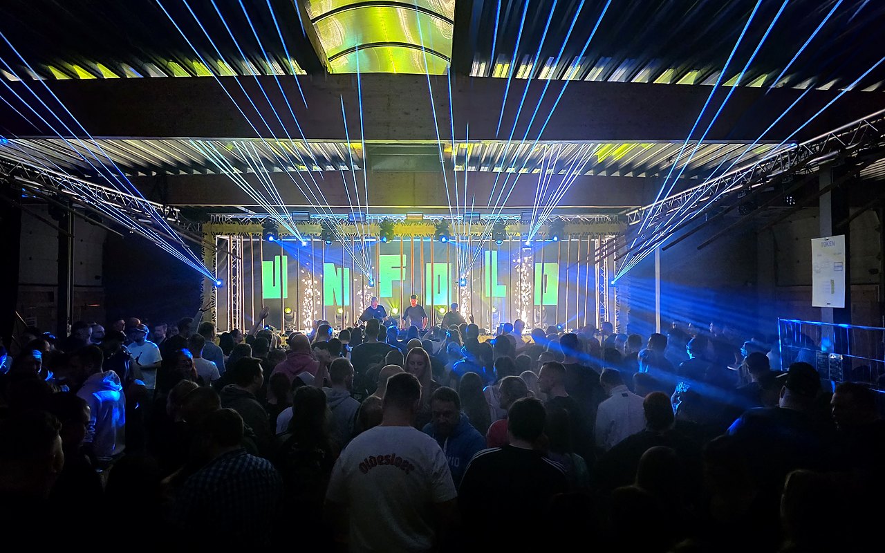 UNFOLD indoor floor — laser run